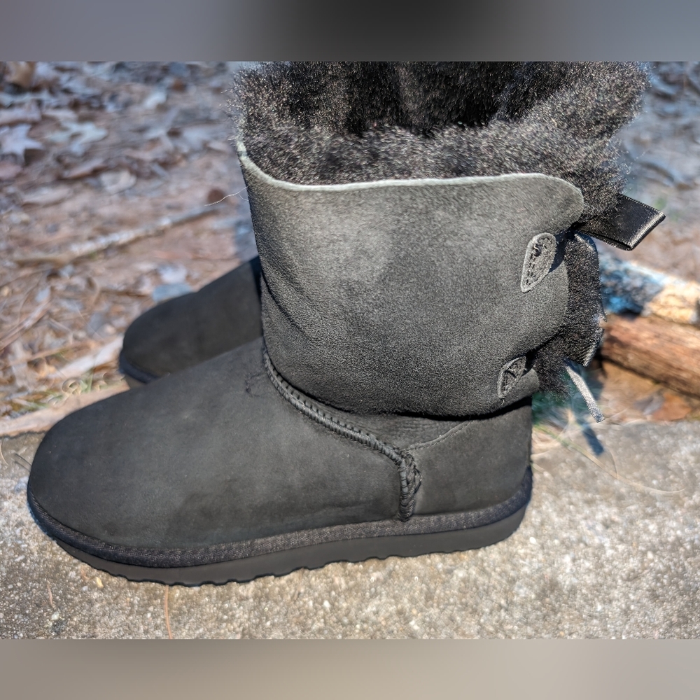 UGG Bailey Bow II Suede ankle boots (Pre-loved)